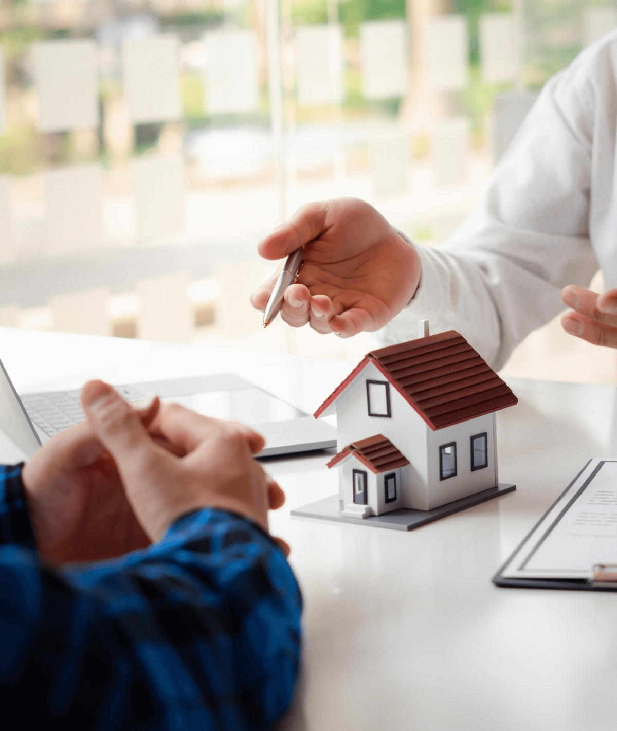 two people discussing a mortgage